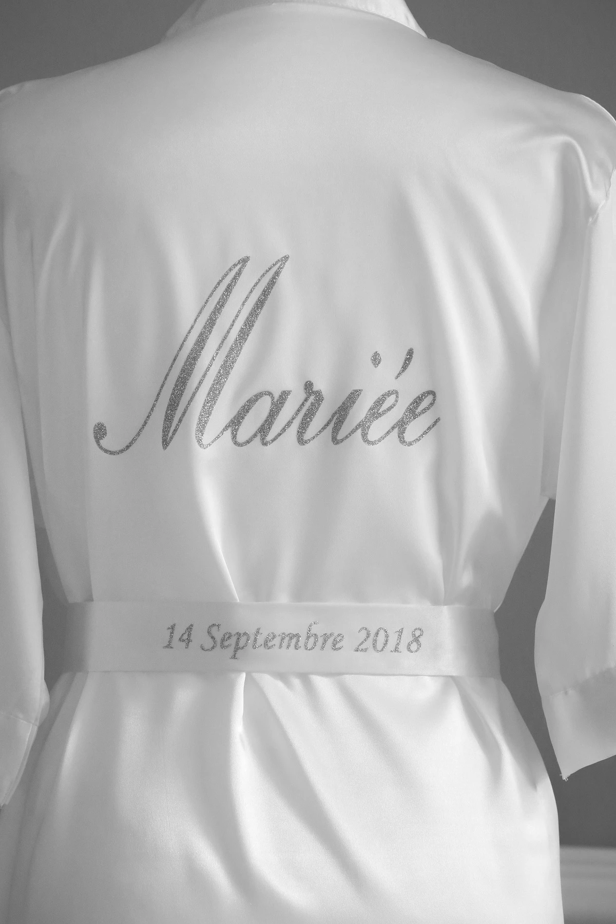 Personnalisation de peignoir satin mariage